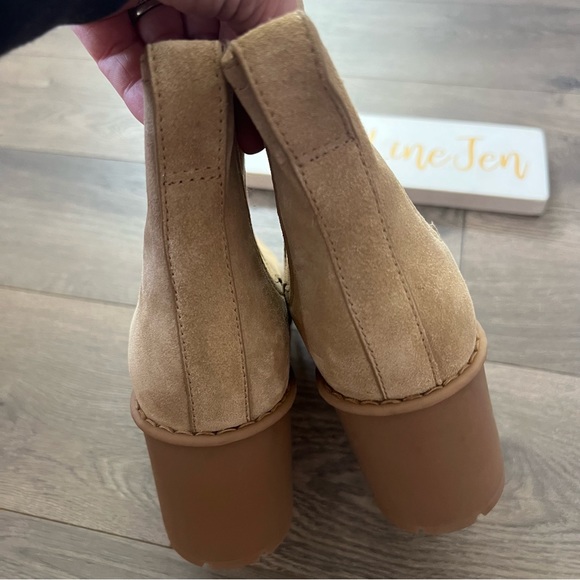 Vince. Henderson Suede Lug Sole Chelsea Boots NWOT - Picture 4 of 8